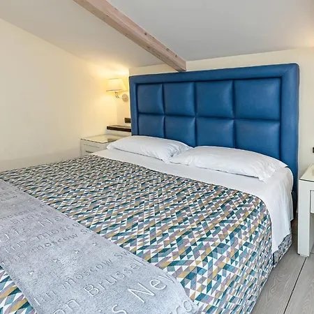 Blurooms Pensión 4*